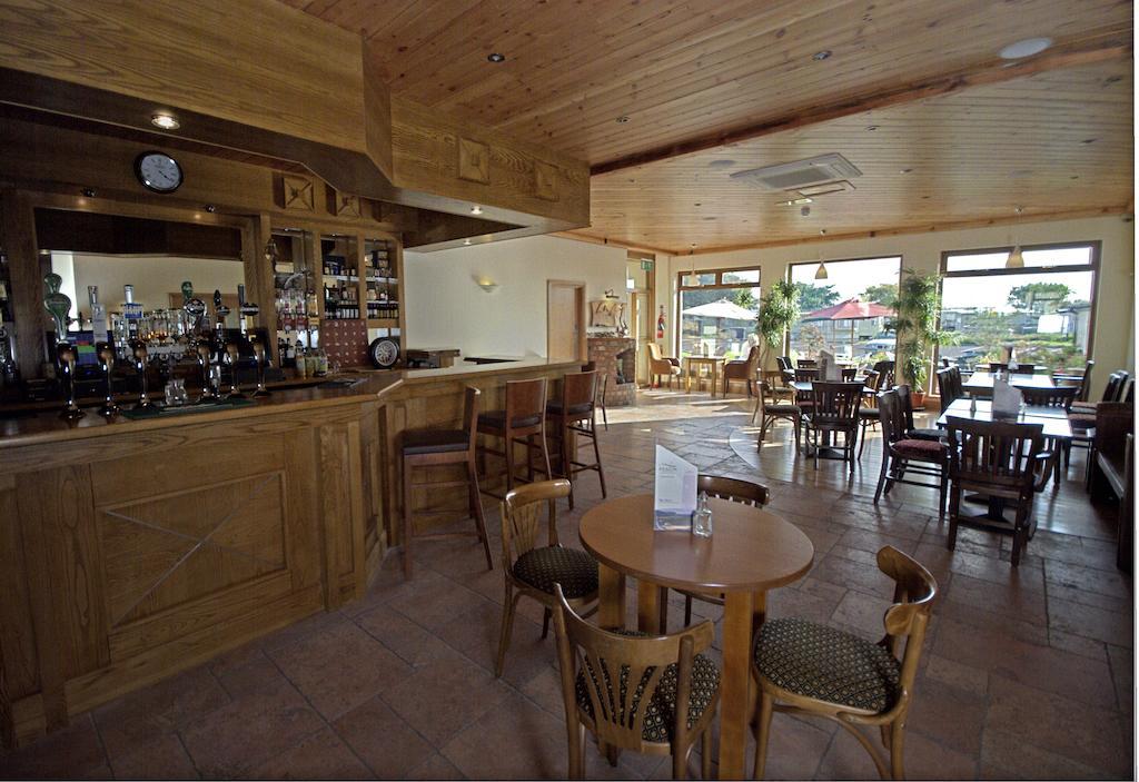 Beach Hotel & Restaurant 다우닝스 외부 사진